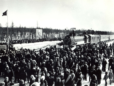 Первый поезд на ст. Беркакит. 29.10.1977 г.