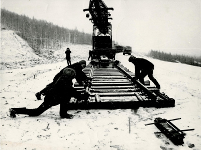 Укладка рельсо-шпальной решётки на Чарском направлении. 1976 г.